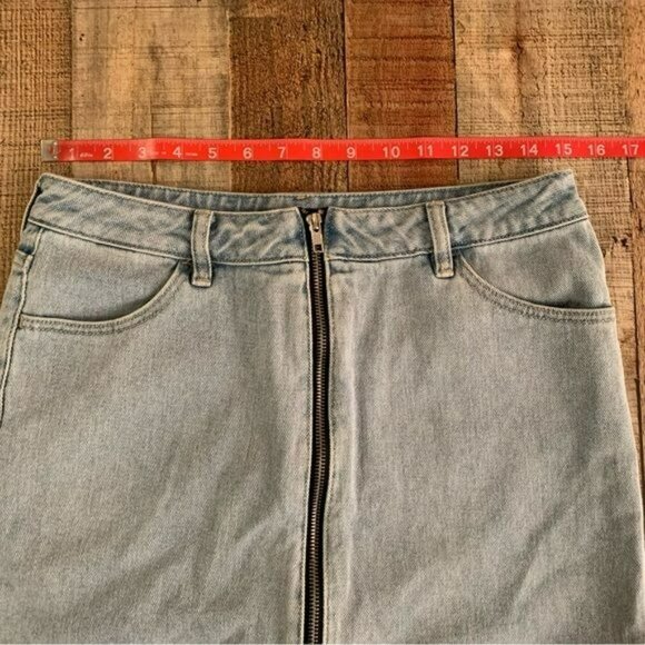 Kendall and Kylie womens size 27 light blue denim mini skirt with zipper - Picture 5 of 6